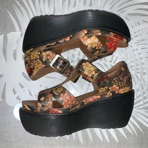 Dr. Martens Adaya Platform